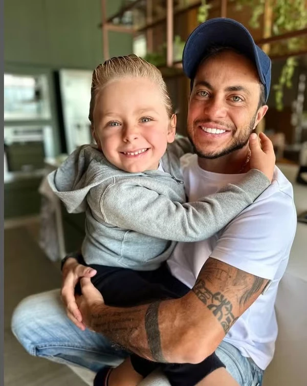 Thammy Miranda e o filho Bento