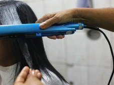 Imagem - Até que ponto a escova progressiva é segura? Caso de insuficiência renal após procedimento gera alerta