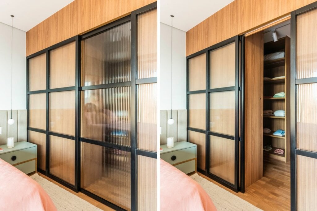 As portas de correr são mais eficientes para imóveis com metragem reduzida (Projeto: BMA Studio | Imagem: Guilherme Pucci)