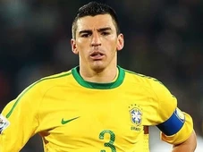 Imagem - Ex-craque da Seleção Brasileira sofre queimaduras graves após explosão; veja quadro de saúde