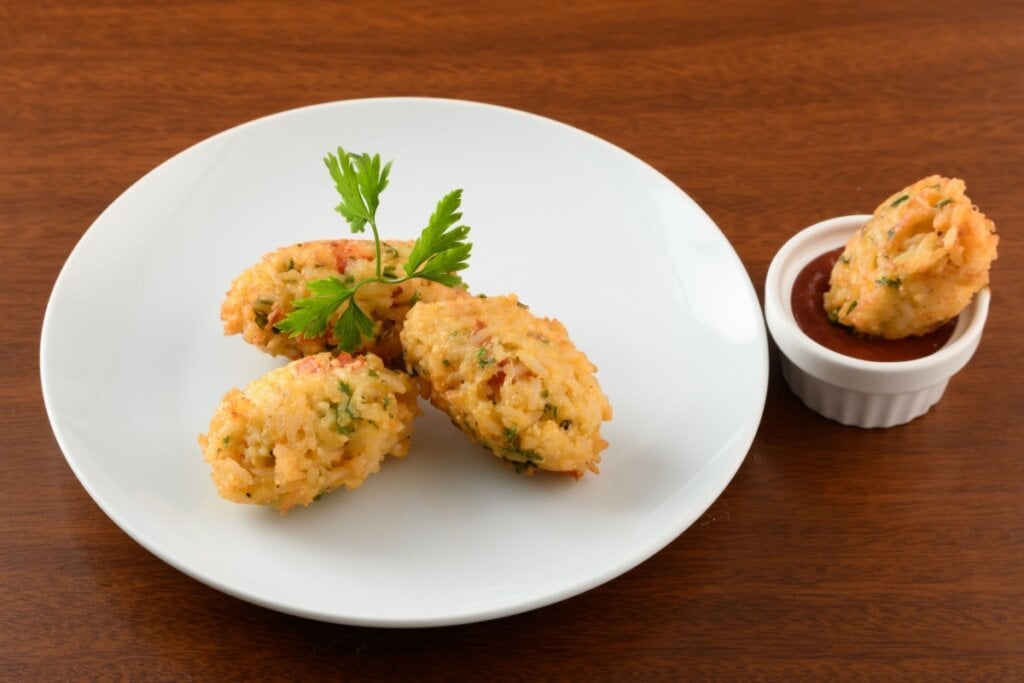 Bolinho de arroz (Imagem: EDSON DE SOUZA NASCIMENTO | Shutterstock)