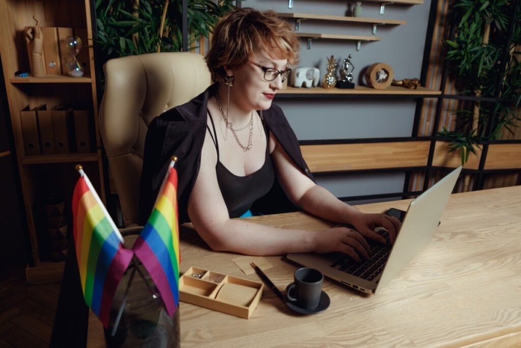 Lideranças LGBQIAPN+ são essenciais para estimular a representatividade nas empresas (Imagem: Anna55555 | Shutterstock)