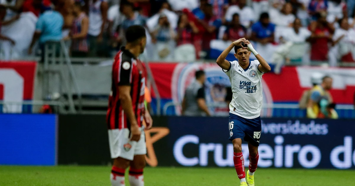 Imagem - Bahia supera expulsão relâmpago e vence o Vitória na Fonte Nova