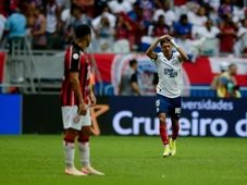 Imagem - Bahia supera expulsão relâmpago e vence o Vitória na Fonte Nova