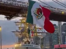 Imagem - Veleiro mexicano bate na Ponte do Brooklyn, e dois tripulantes morrem