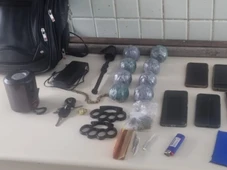 Imagem - Membros de torcida organizada são presos com bombas caseiras, soqueiras e drogas