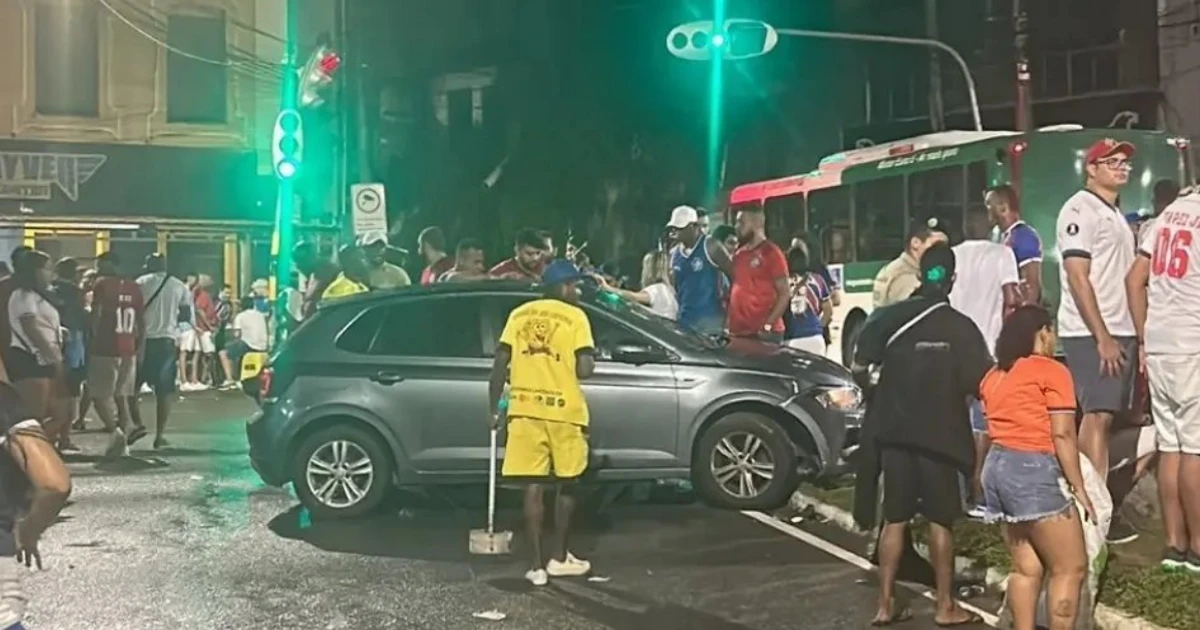 Imagem - Cinco torcedores são atropelados perto da Fonte Nova após BaVi