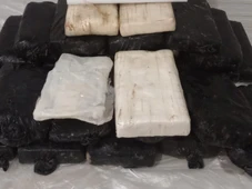 Imagem - Tabletes de cocaína são encontrados em praia de destino turístico no Litoral Norte