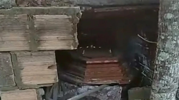 Caixão violado em cemitério de Vitória da Conquista