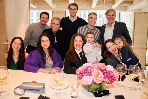 Cláudia Raia e Edson Celulari celebraram a filha juntos por Reprodução