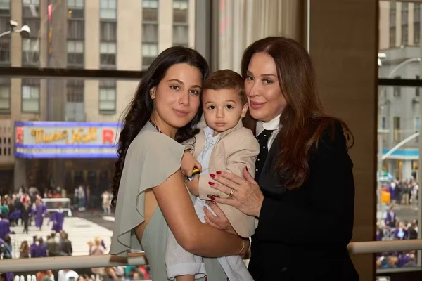 Cláudia Raia e Edson Celulari celebraram a filha juntos por Reprodução