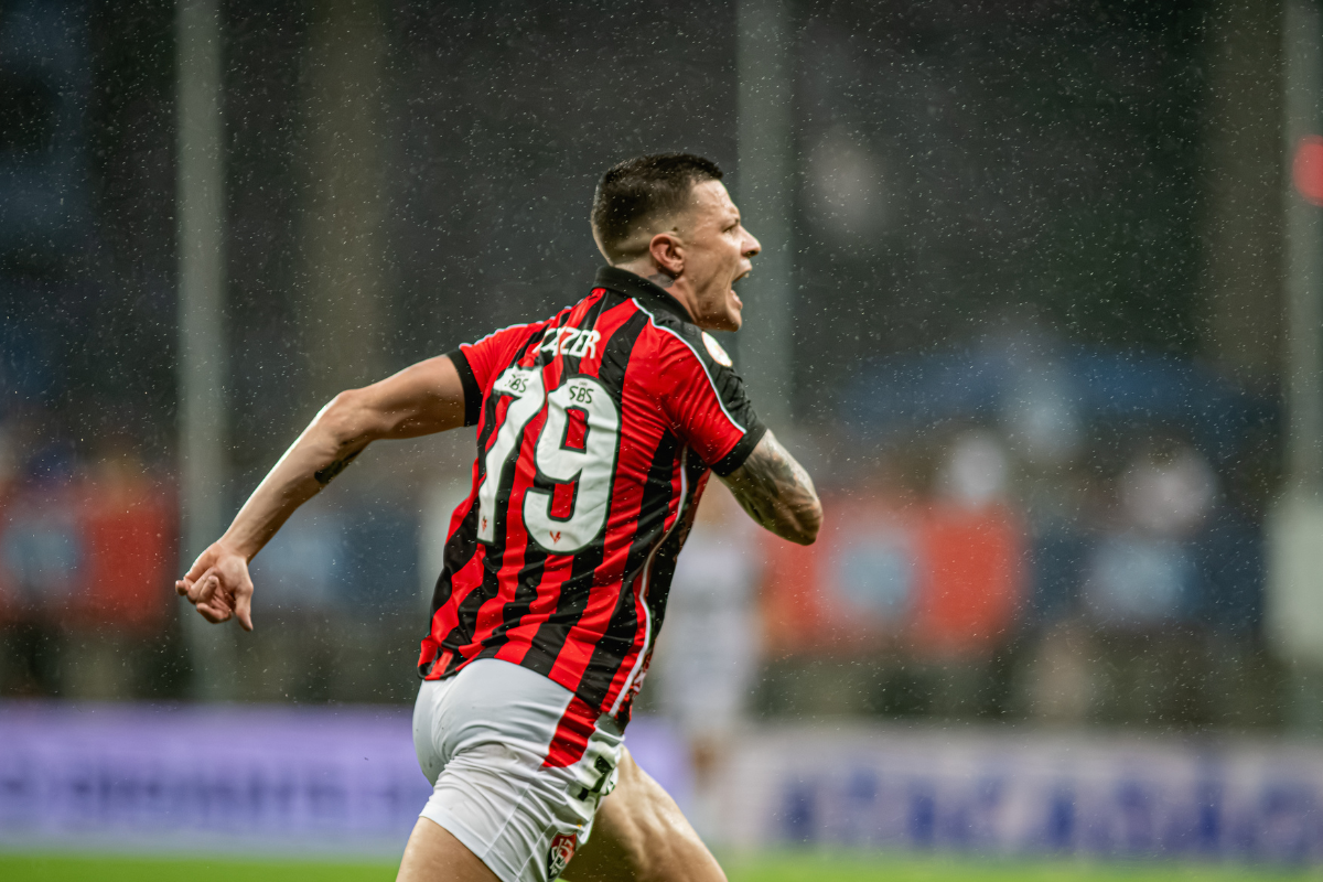 Renato Kayzer  por Victor Ferreira/EC Vitória