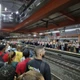Imagem - Estação fica lotada após trem do metrô parar de funcionar em Salvador