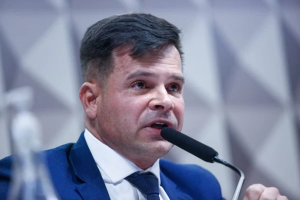 servidor diz que PRF ordenou abordagens a ônibus na eleição