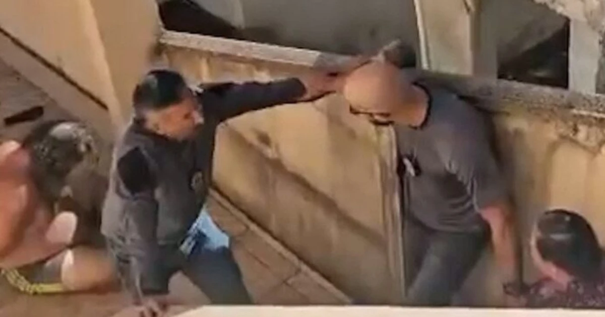 Imagem - Irmãos são presos por guardar cadáver do pai em casa para continuar recebendo dinheiro