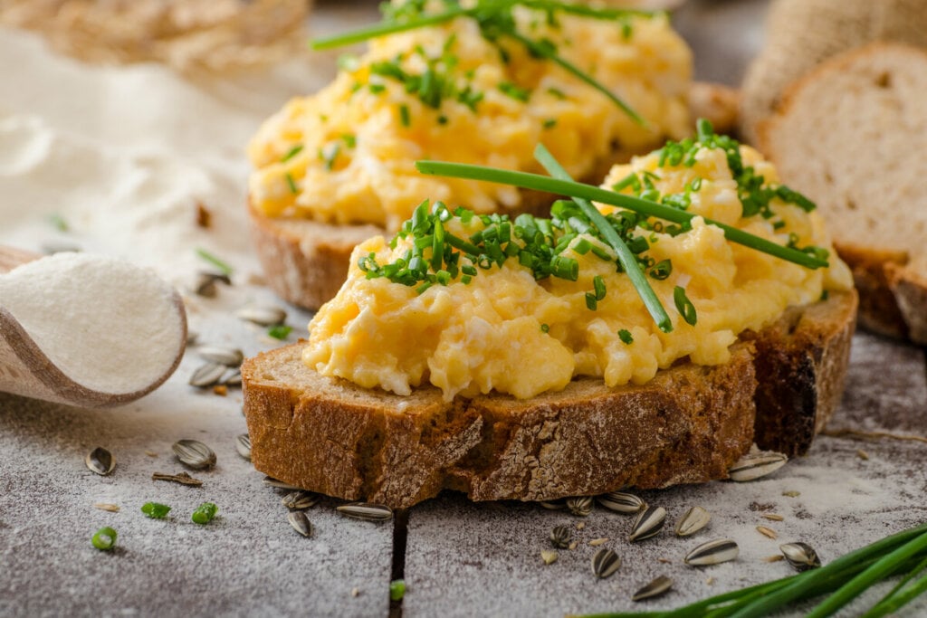 O ovo mexido preserva os nutrientes do alimento (Imagem: Stepanek Photography | Shutterstock)