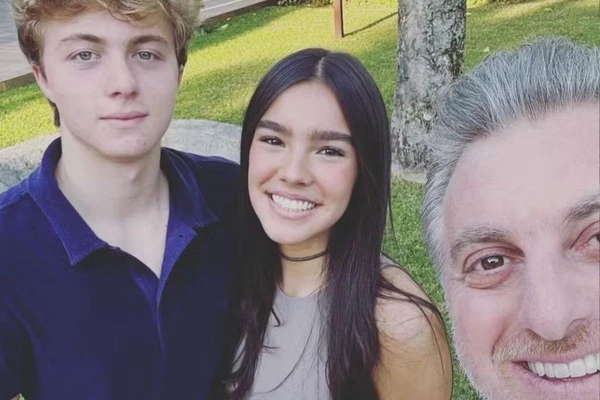 Luciano Huck, Benício e Duda Guerra
