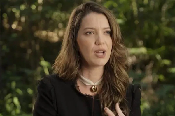 Nathalia Dill