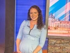 Imagem - Apresentadora conduz jornal ao vivo durante trabalho de parto: 'Bolsa estourou'