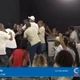 Imagem - Sessão da Câmara é interrompida após invasão do plenário por servidores