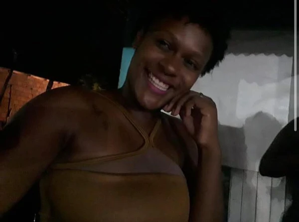 Carina Santos de Souza por Reprodução
