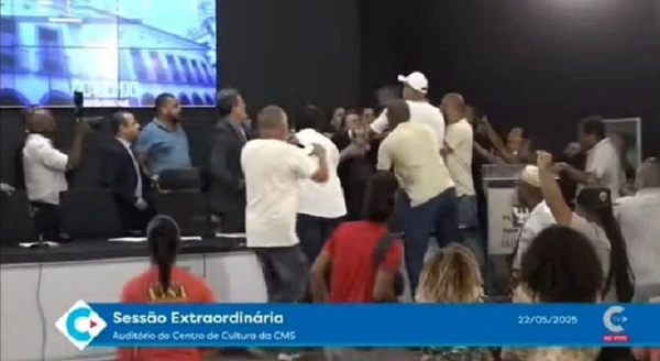 Confusão interrompeu a sessão desta quinta-feira (22), na Câmara Municipal de Salvador