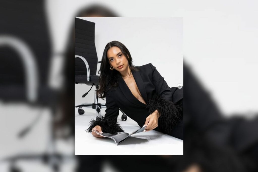 O castanho monocromático valoriza o brilho dos fios e transmite sofisticação (Imagem: Reprodução do Instagram | @camilliviaja1)