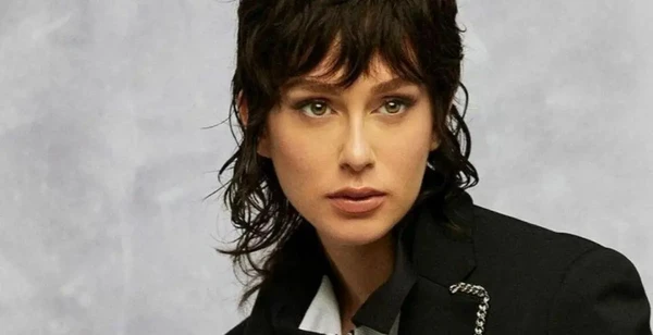 Marina Ruy Barbosa cabelo preto  por Reprodução/Redes Sociais 