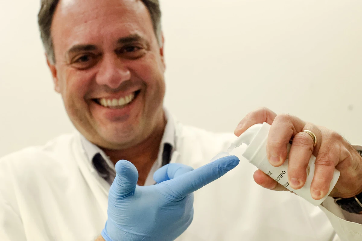 O médico urologista Roberto Rossi Neto viralizou nas redes sociais pela linguagem acessível