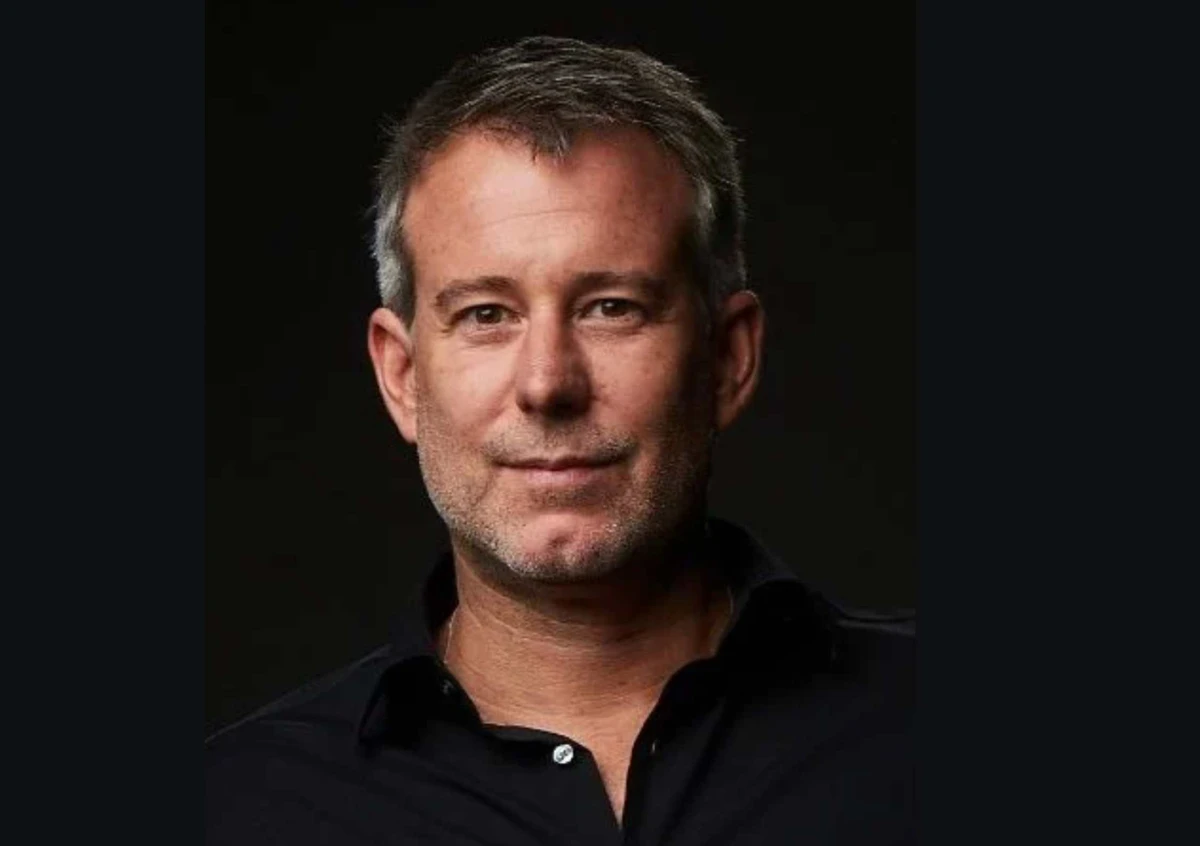 Raphael Vandystadt é Vice-Presidente de Relações Institucionais e Sustentabilidade da agência Africa Creative