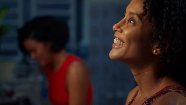 Raquel comemora estreia do restaurante com cinco estrelas por Reprodução/TV Globo
