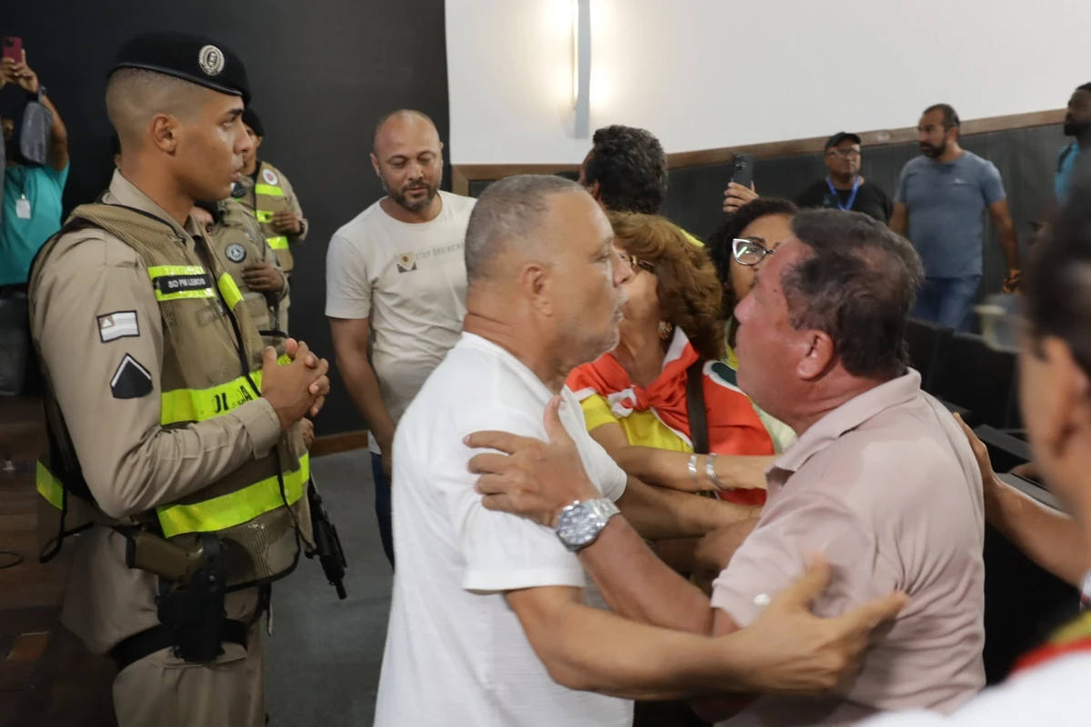 Sindicalistas protagonizaram cenas de barbárie durante votação na Câmara
