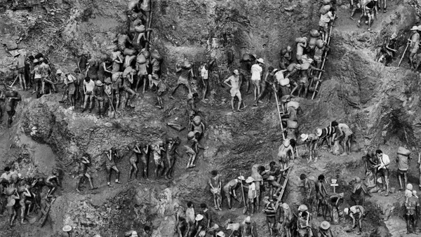  "Serra Pelada" (1986) por Divulgação/Sebastião Salgado