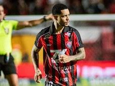 Imagem - Com retornos e improviso na lateral, o Vitória está escalado para encarar o Santos