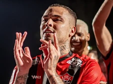 Imagem - Vitória anuncia rescisão amigável com volante Thiaguinho