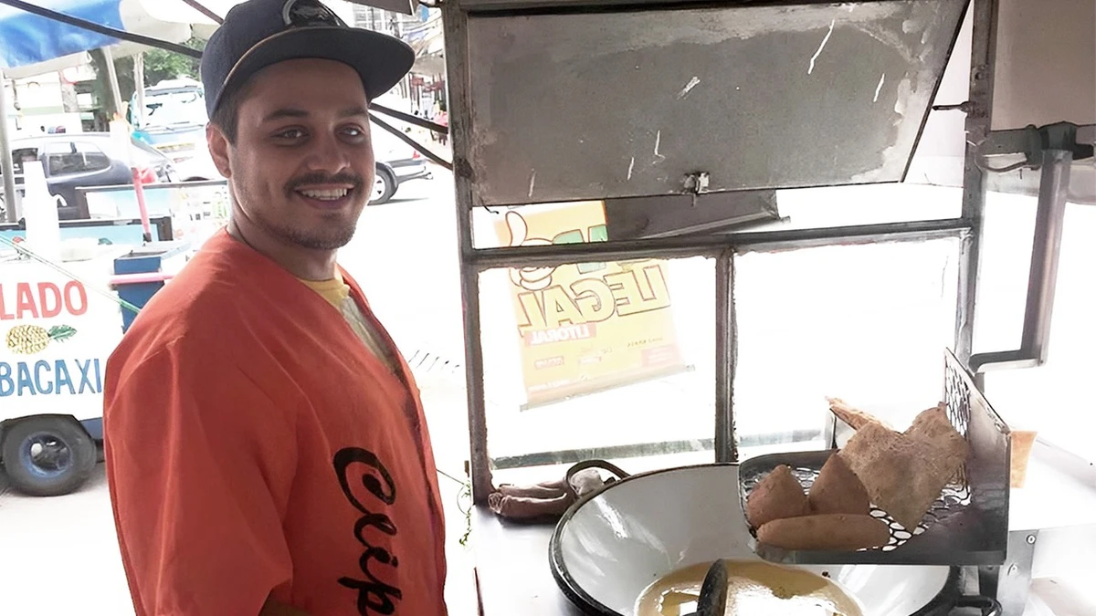 Maxwell Nascimento virou empreendedor e já vendeu pastéis nas ruas por Reprodução