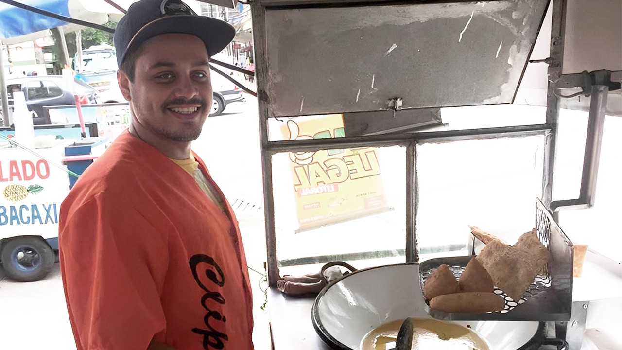 Maxwell Nascimento deixou as novelas para empreender e já vendeu pastéis nas ruas de Santos por Reprodução
