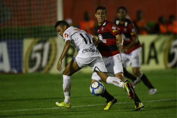 Neymar contra o Vitória no 2º jogo da final da Copa do Brasil de 2010