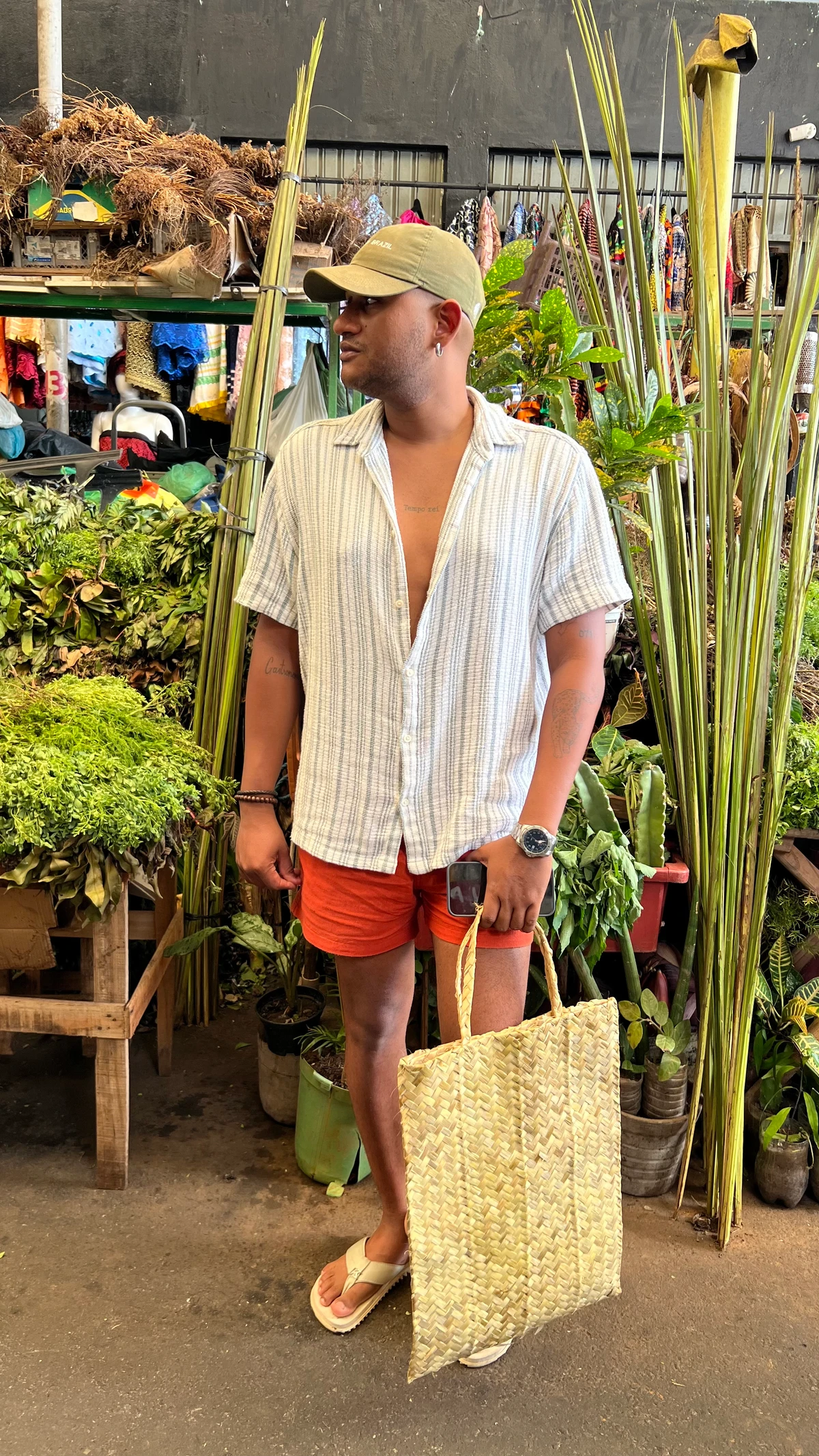 O chef Gabryel Boaventura (@chefboaventura) sabe que a Feira de São Joaquim é o point para as compras