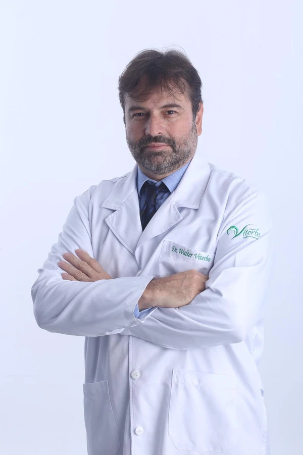 O médico Walter Viterbo destaca o impacto que os ambientes tóxicos de trabalho possuem sobre a saúde de um modo em geral