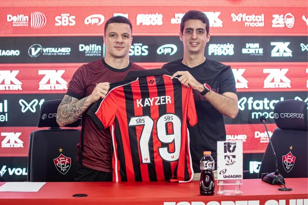 Renato Kayzer foi apresentado pelo diretor de futebol Manoel Tanajura Neto