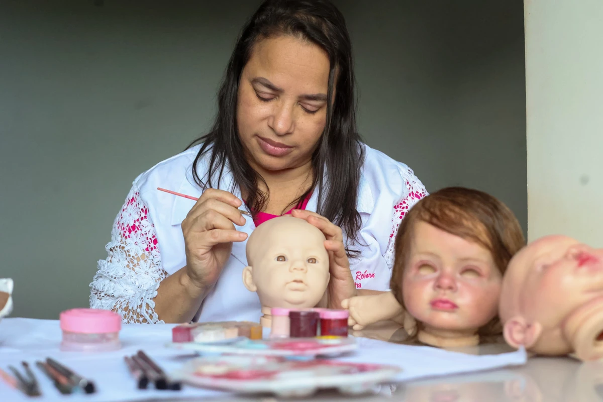 Sheila Carapiá confecciona bebês reborn há 13 anos por Marina Silva/CORREIO