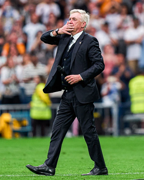 Ancelotti durante despedida no Santiago Bernabeu, em Madrid