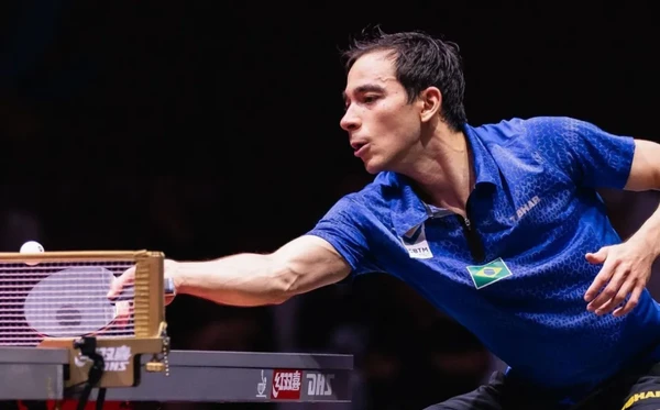 Hugo Calderano em ação pelo Mundial de Tênis de Mesa 