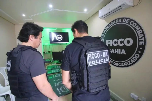Operação contou com apoio d apolícia 