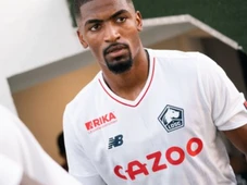 Imagem - Ex-catador de latinhas e estreante na seleção: conheça a história de zagueiro Alexsandro