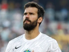 Imagem - Alisson é indicado ao Troféu Yashin e representa o Brasil na premiação de melhor goleiro do mundo