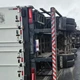 Imagem - Motociclista morre após escorregar em pista e ser atropelado por carreta