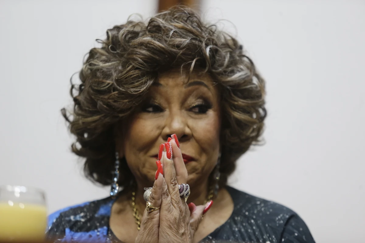Alcione recebe título de cidadã baiana na Alba