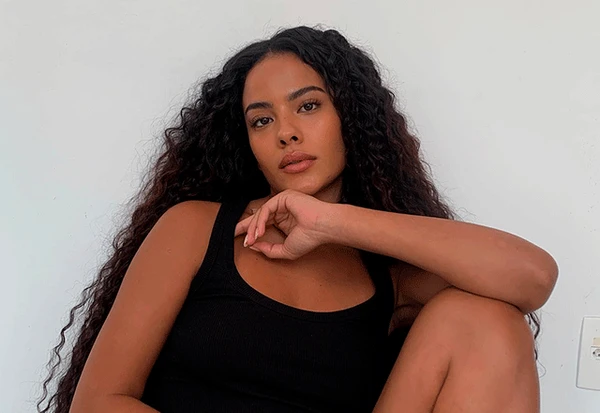 Bella Campos por Reprodução